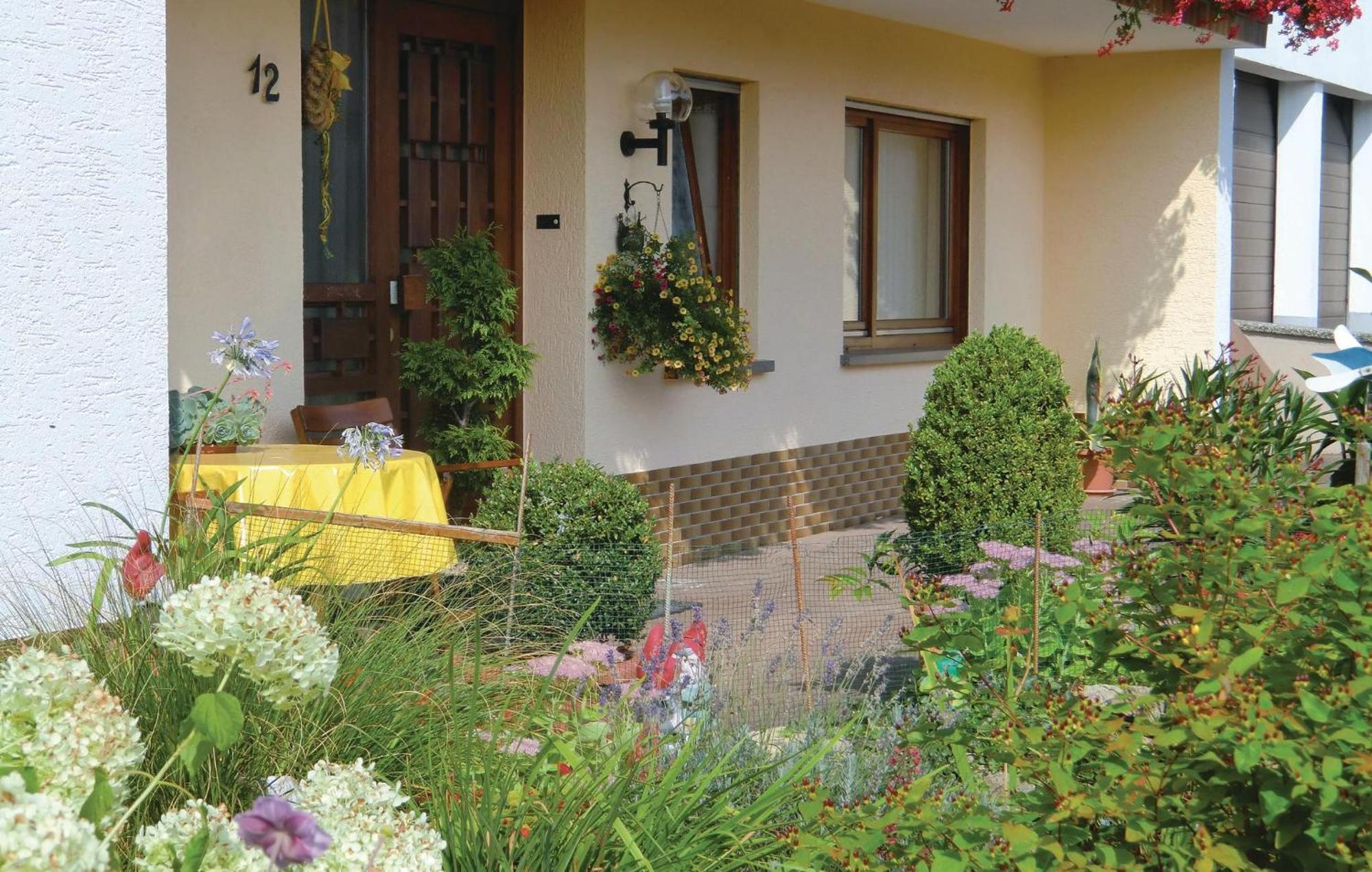 1 Bedroom Awesome Apartment In Schoenecken Wetteldorf Екстер'єр фото